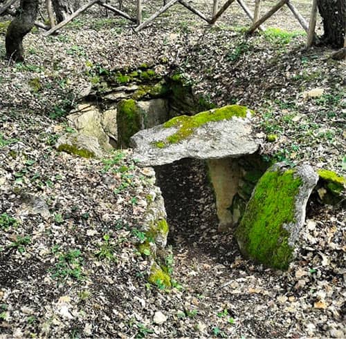 Necropoli puntone vicino alle Terme di Saturnia in Toscana